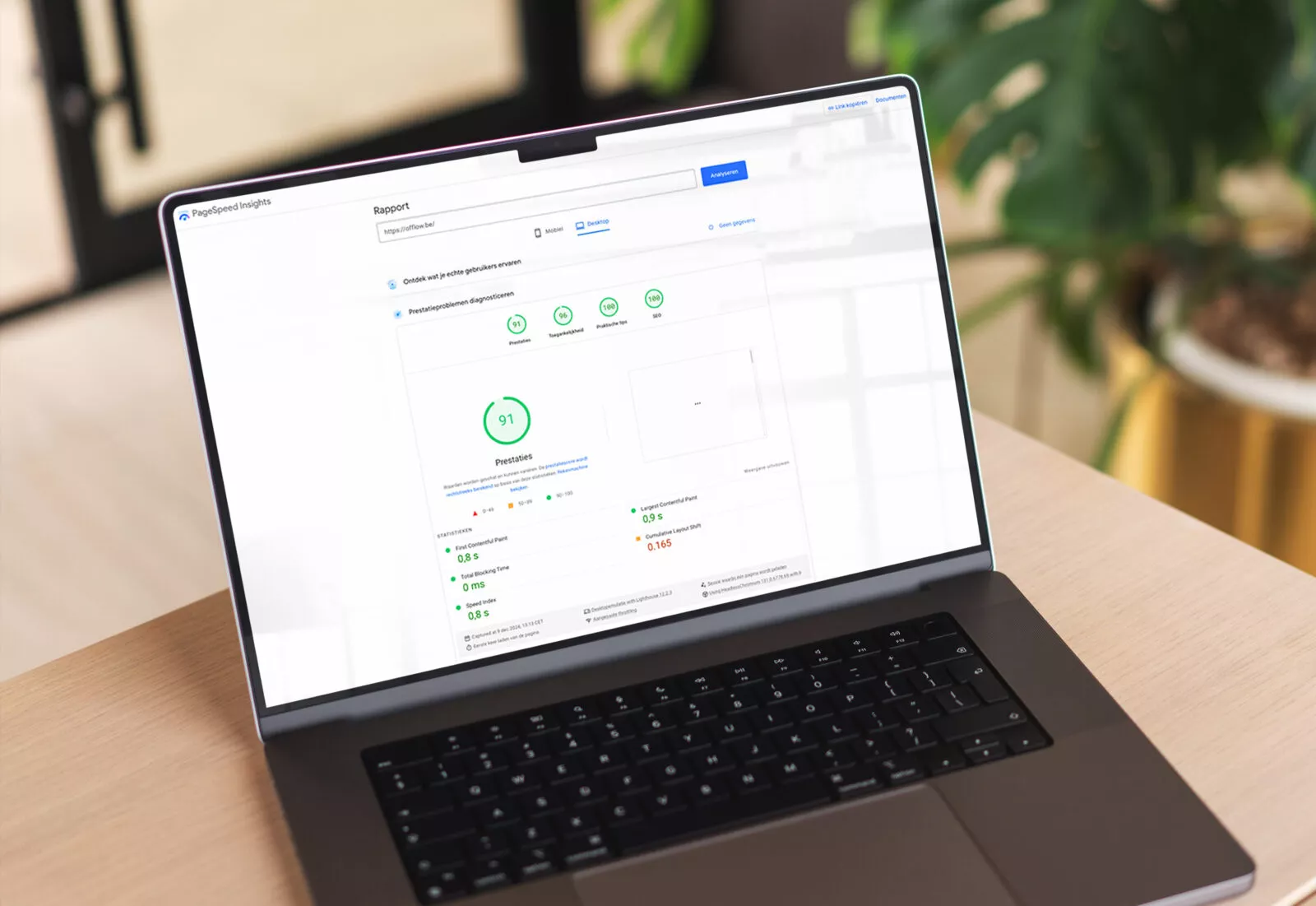 Gratis website analyse van Offlow op een laptop met het rapport